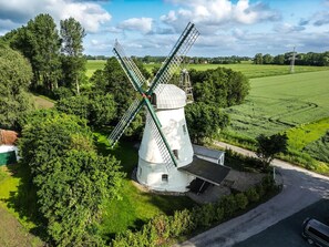 Exterior - Holiday Home 'Windmill Betty by the North Sea' with Private Terrace, Private Garden and Wi-Fi (Cuxhaven)