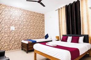 Deluxe Triple Room, Air conditioning | Hypo-allergenic bedding available, soundproofing, WiFi (free)