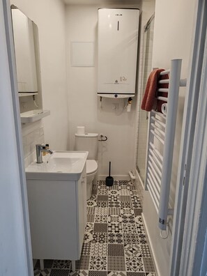 Douche, serviettes fournies