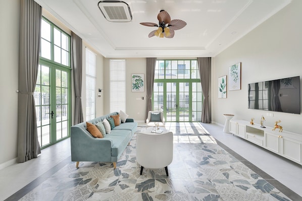 Villa Executive | Vardagsrum | Platt-tv