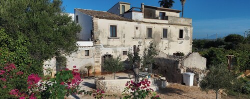 Mater Familias Oasis