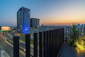 Apartment, 3 Bedrooms, Balcony, Sea View | City view