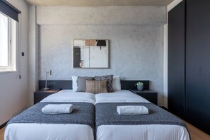 Apartment, 3 Schlafzimmer, Balkon, Meerblick | Verdunkelungsvorhänge, Bügeleisen/Bügelbrett, kostenloses WLAN