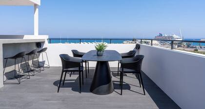 The Penthouse - 3BR Seaview in Larnaca