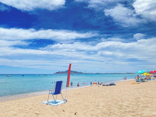 Lovely detached cottage with large outdoor space, 700 m. from the beach