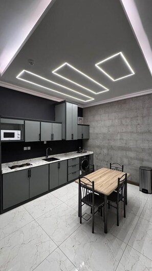 Mini-fridge, microwave, oven, stovetop - الفؤاد العربي - لو كوير (Abha)