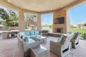 Terrace/patio - Lavish Estate w/THREE Sport Courts & Home Theater (Scottsdale)