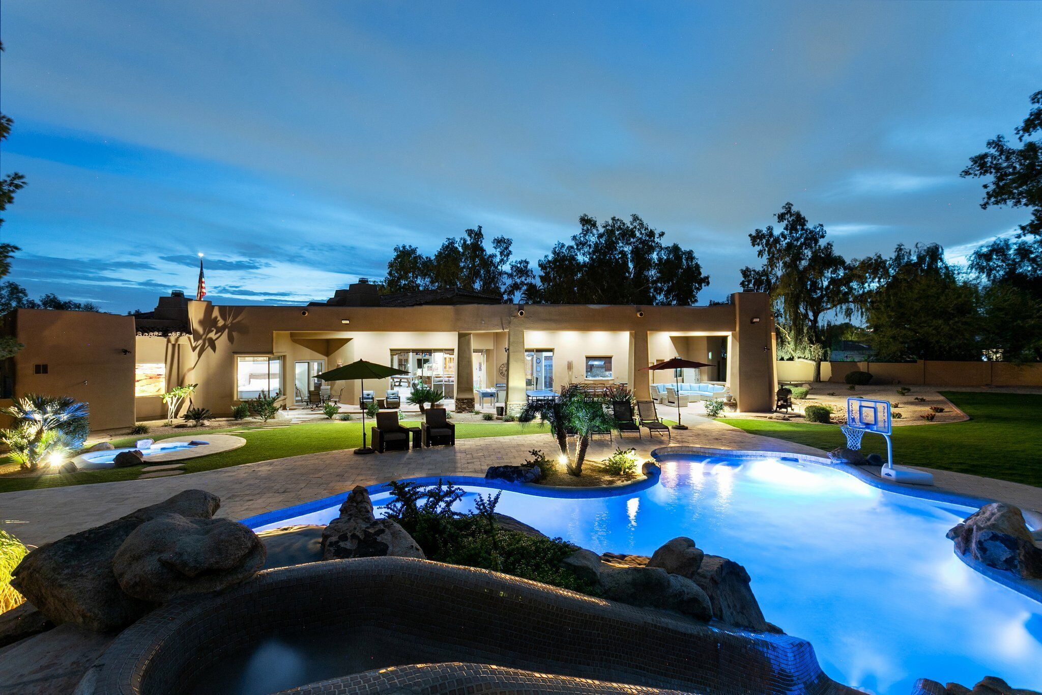 حمّام سباحة مُدفَّأ