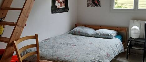 Silitysrauta/-lauta, Wi-Fi, vuodevaatteet