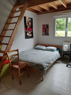 Iron/ironing board, WiFi, bed sheets - Bed and breakfast in Carquefou (20 km from Nantes) with breakfast. (Carquefou)