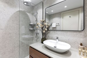 Apartamento Deluxe, 2 habitaciones, vistas al canal | Baño
