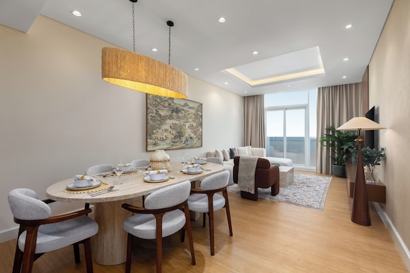 Departamento Deluxe, 2 habitaciones, vista al canal | Servicio a la habitación