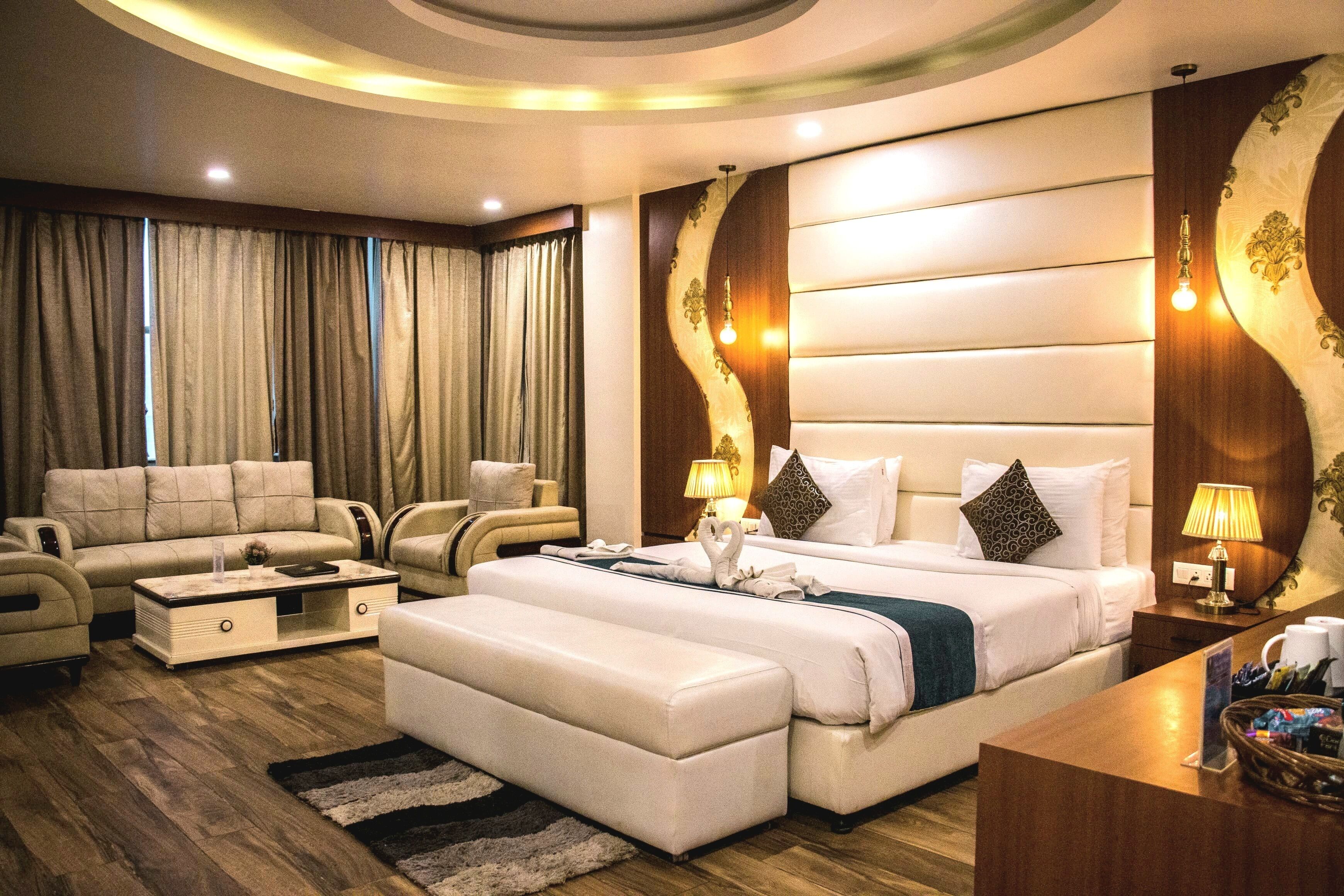 Luxury Room | Bathroom | Free toiletries, bathrobes, slippers, towels