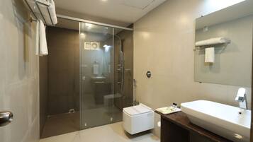 Premium Room | Bathroom | Free toiletries, bathrobes, slippers, towels
