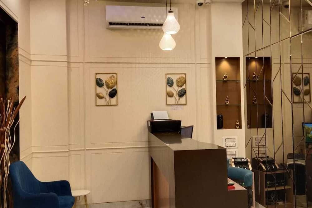 HOTEL KARAN PALACE