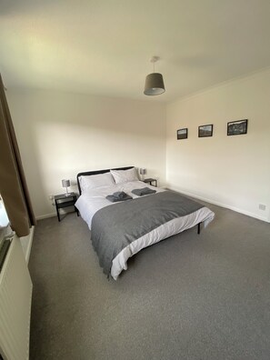 2 間睡房、熨斗/熨衫板、Wi-Fi、床單