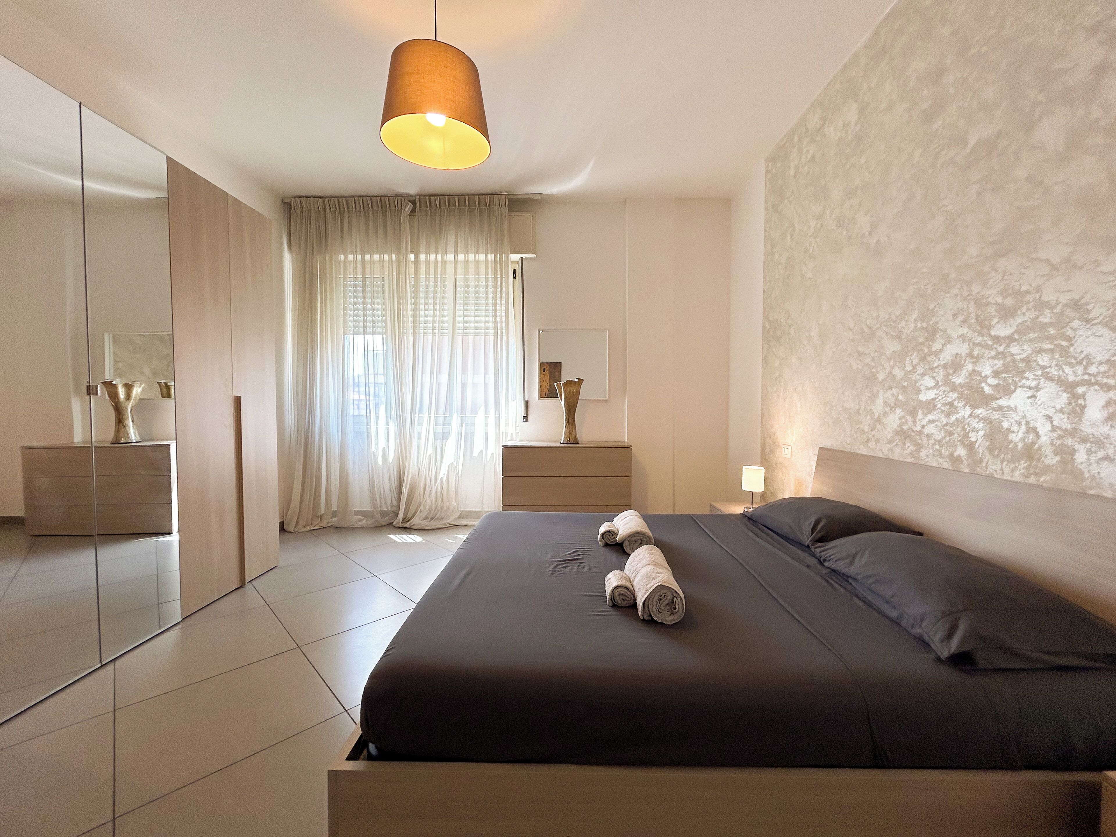 3 chambres, coffres-forts dans les chambres, bureau