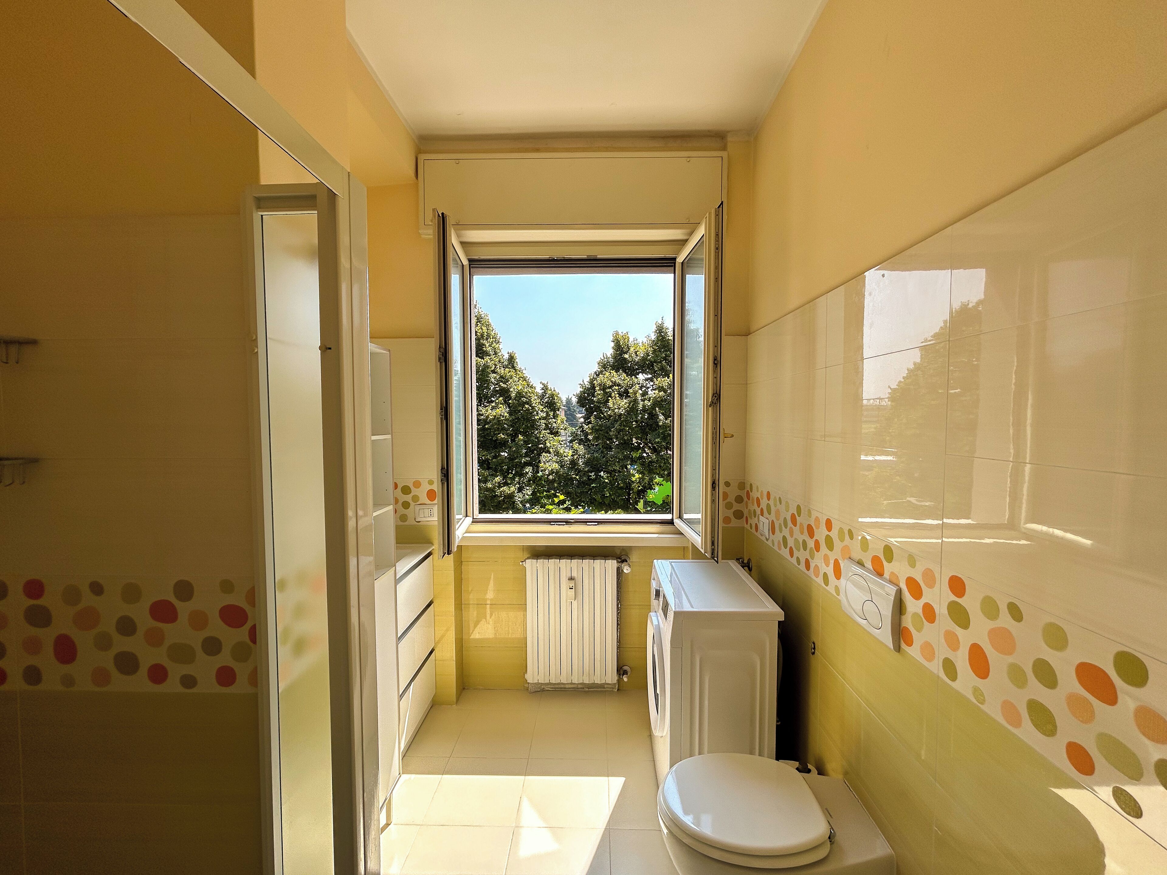 Shower, eco-friendly toiletries, hair dryer, bidet
