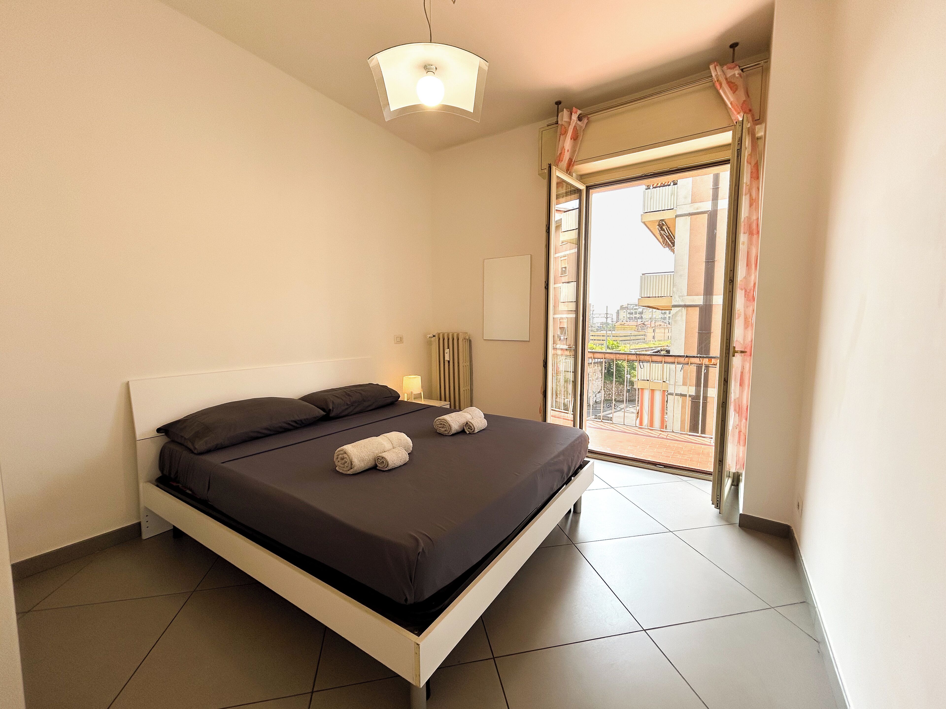 3 camere, una cassaforte in camera, una scrivania, ferro/asse da stiro