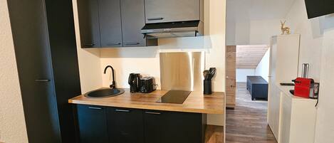 Fridge, microwave, stovetop, dishwasher