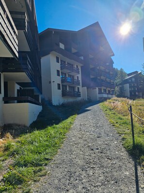 المنشأة من الخارج