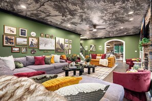 Smart TV, fireplace, offices