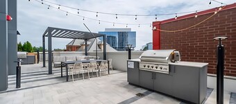 Stylish 1BR Condo w Balcony Skyline Views