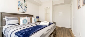 Stylish 1BR Condo w Balcony Skyline Views