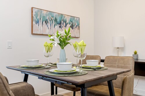 Stylish 1BR Condo w Balcony Skyline Views