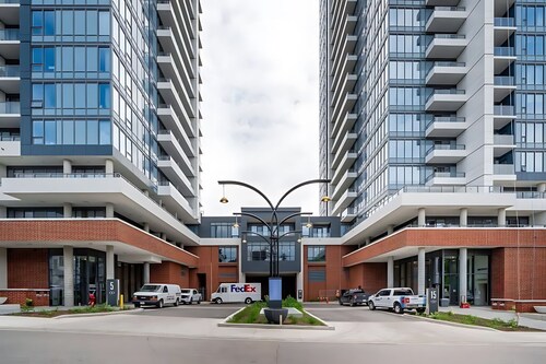 Stylish 1BR Condo w Balcony Skyline Views