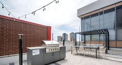 Stylish 1BR Condo w Balcony Skyline Views
