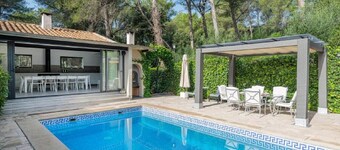 NEW Picturesque house with swimming pool and barbecue