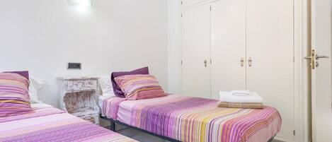 3 عدّة غرف نوم وواي فاي مجانًا وملاءات أسرّة