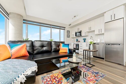 Newly Built Modern Condo With Stunning City Views