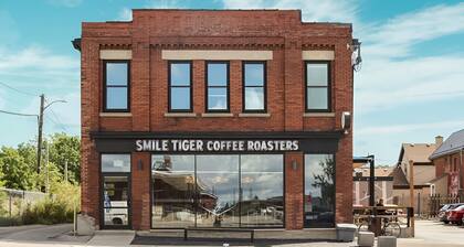 Newly Built Modern Condo With Stunning City Views