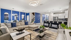 House | 9 bedrooms, Internet - Upstay Championsgate 9BR Villa With Pool Cinema (Davenport)