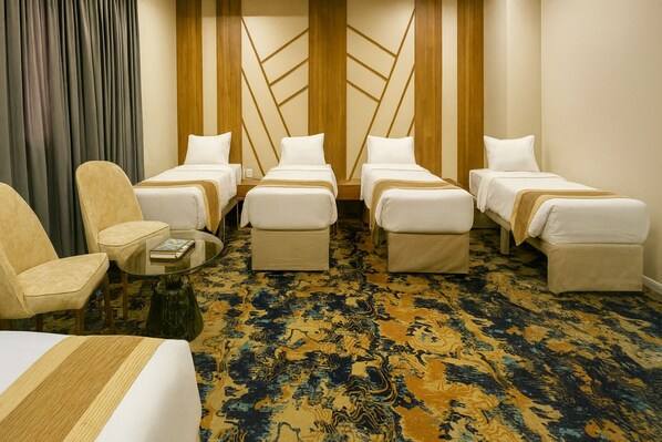 Minibaari, tallelokero huoneessa, työpöytä, ilmainen Wi-Fi