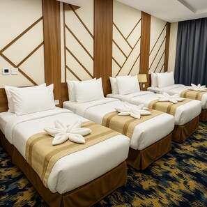 豪華四人房 | 迷你吧、客房內保險箱、書桌、免費無線上網