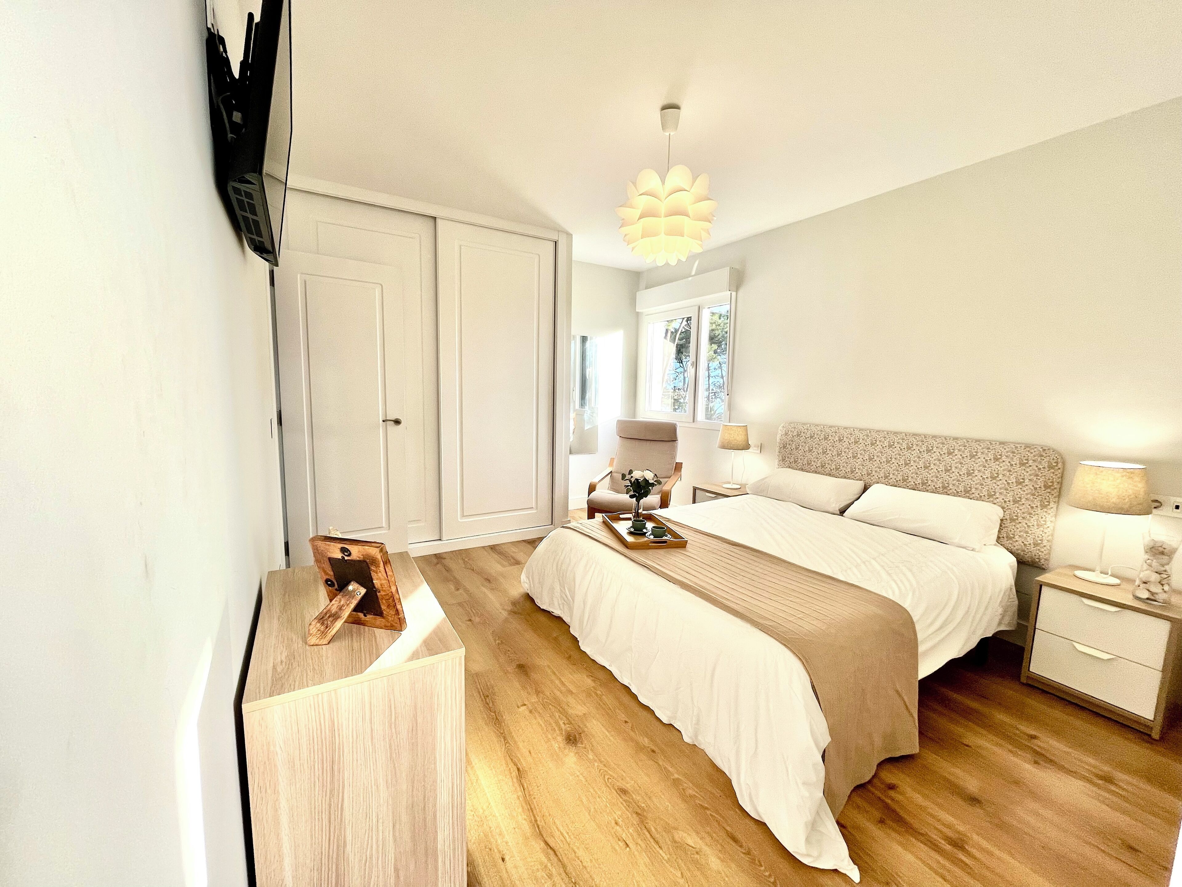 4 Schlafzimmer, Schreibtisch, Bügeleisen/Bügelbrett, kostenloses WLAN