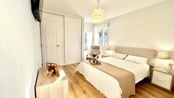 4 Schlafzimmer, Schreibtisch, BĂŒgeleisen/BĂŒgelbrett, kostenloses WLAN