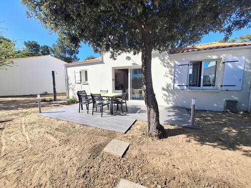 Beach house, a stone's throw from the sea and the pine forest