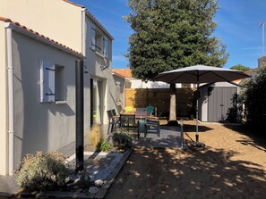 Outdoor dining - Beach house, a stone's throw from the sea and the pine forest (La Tranche-sur-Mer)