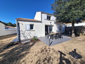 Outdoor dining - Beach house, a stone's throw from the sea and the pine forest (La Tranche-sur-Mer)