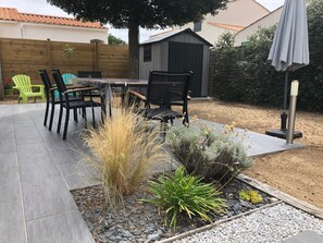 Outdoor dining - Beach house, a stone's throw from the sea and the pine forest (La Tranche-sur-Mer)