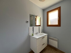 Douche, serviettes fournies