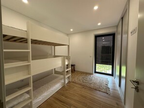 3 عدّة غرف نوم وواي فاي وملاءات أسرّة