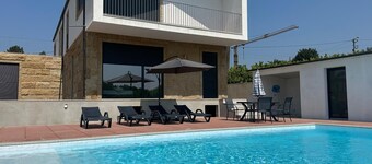 Enjoy this modern ground-floor apartment, perfect for families or groups.