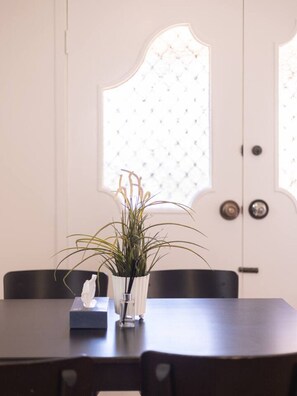 Dining - Sunny Stay | 2BR in Prime Location (Robertson)