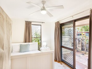 2 bedrooms, iron/ironing board, WiFi, bed sheets