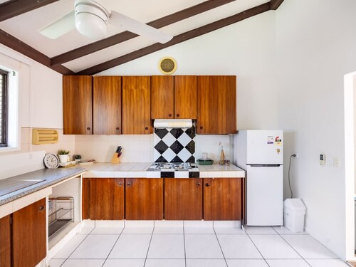 Sunny Stay | 2BR in Prime Location